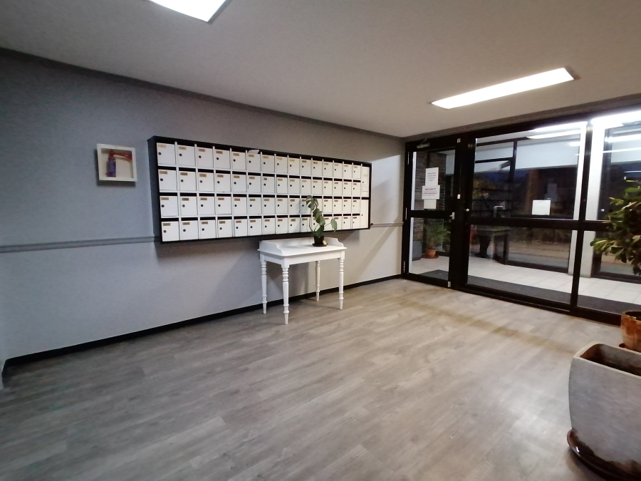 To Let 2 Bedroom Property for Rent in Bloubergrant Western Cape